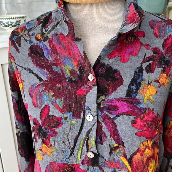 EUC Habitat dark grey shirt dress w lg red pink floral print 1/2 button front - Picture 4 of 13